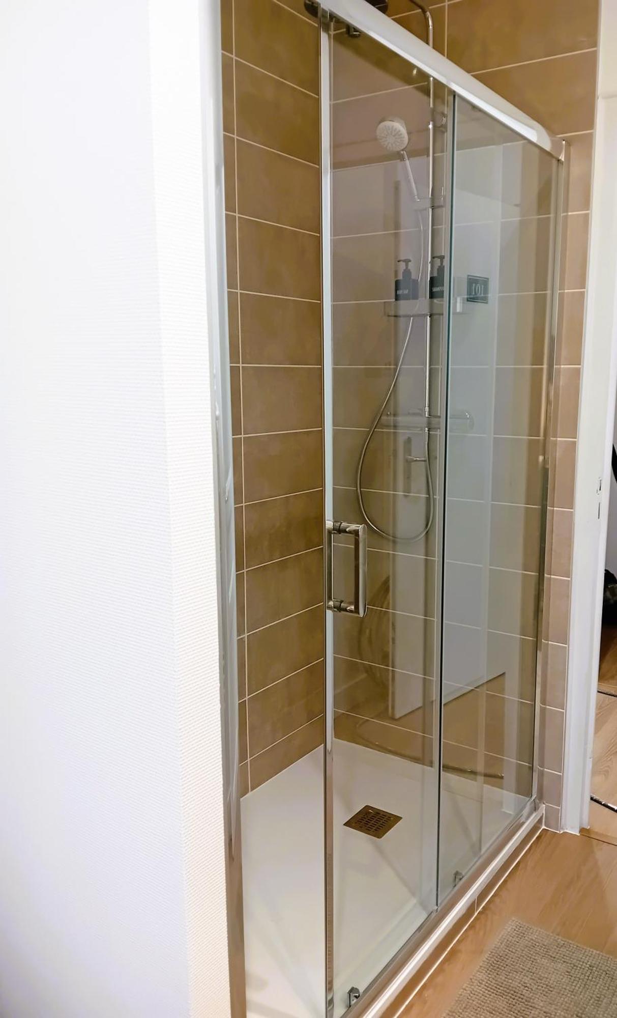 101 - Appart Renove Avec 1 Chambre Spacieuse - Tram Et Clinique Mutualiste A 1 Min Grenoble Kamer foto